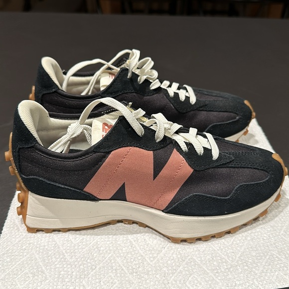 NWOB women’s new balance 327- size 6.5 - Picture 3 of 5